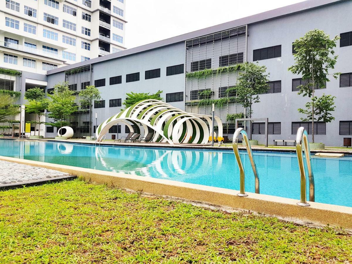 No.5 The Mint @ Puchong Center Near Ioi Mall Kültér fotó